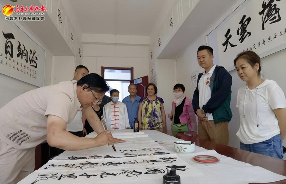 棋牌室挂什么内容的字（棋牌室挂什么书法作品）